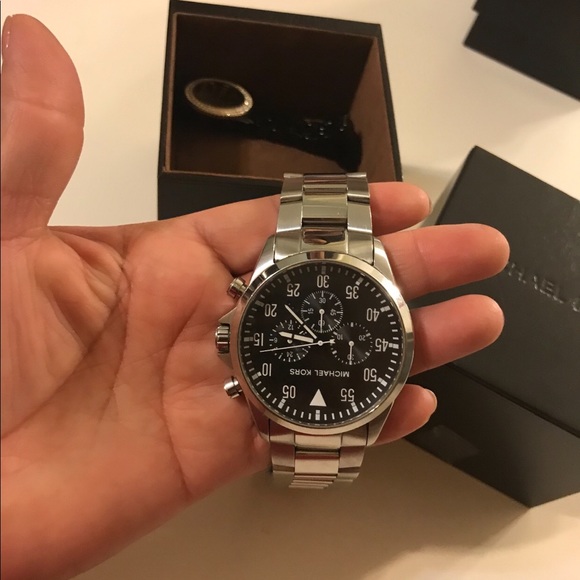 In good conditions Silver Michael Kors Watch - Picture 3 of 6